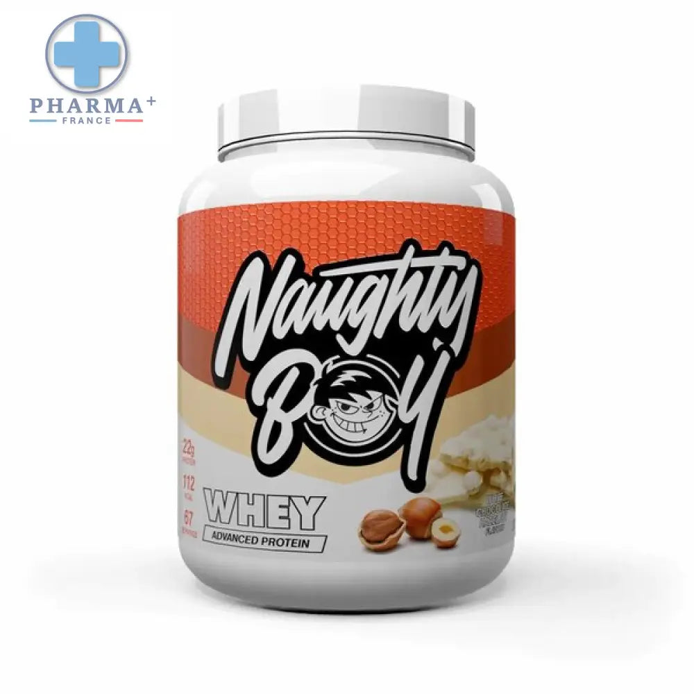 Contenant de protéine whey naughty boy white chocolate hazelnut 900 g avec logo garçon cartoon sur étiquette orange beige