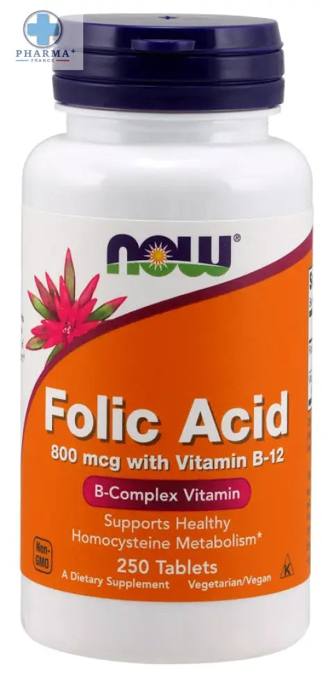 Bouteille en plastique blanche avec un bouchon bleu foncé et une étiquette orange portant le nom de marque ’now’, un graphique de fleur rose, et un texte indiquant qu’elle contient 250 comprimés d’acide folique.