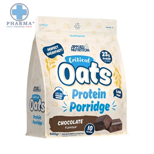 Un sachet beige crémeux d’applied nutrition critical oats porridge protéiné chocolat avec design ludique et lettrage bleu