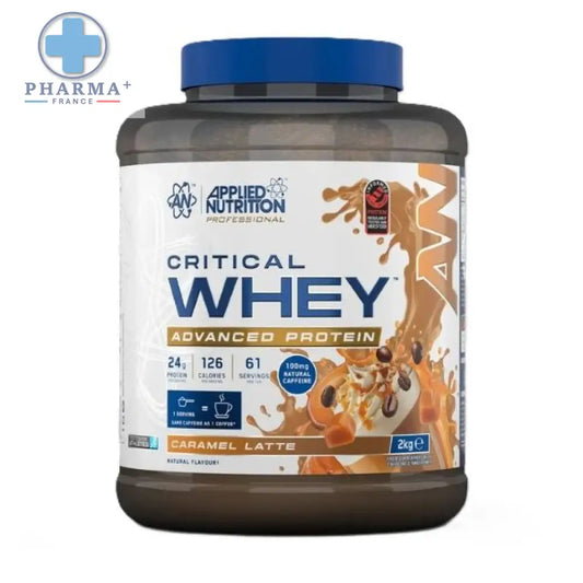 Un container de 2 kg de applied nutrition critical whey caramel latte avec un pot marron foncé et un couvercle bleu
