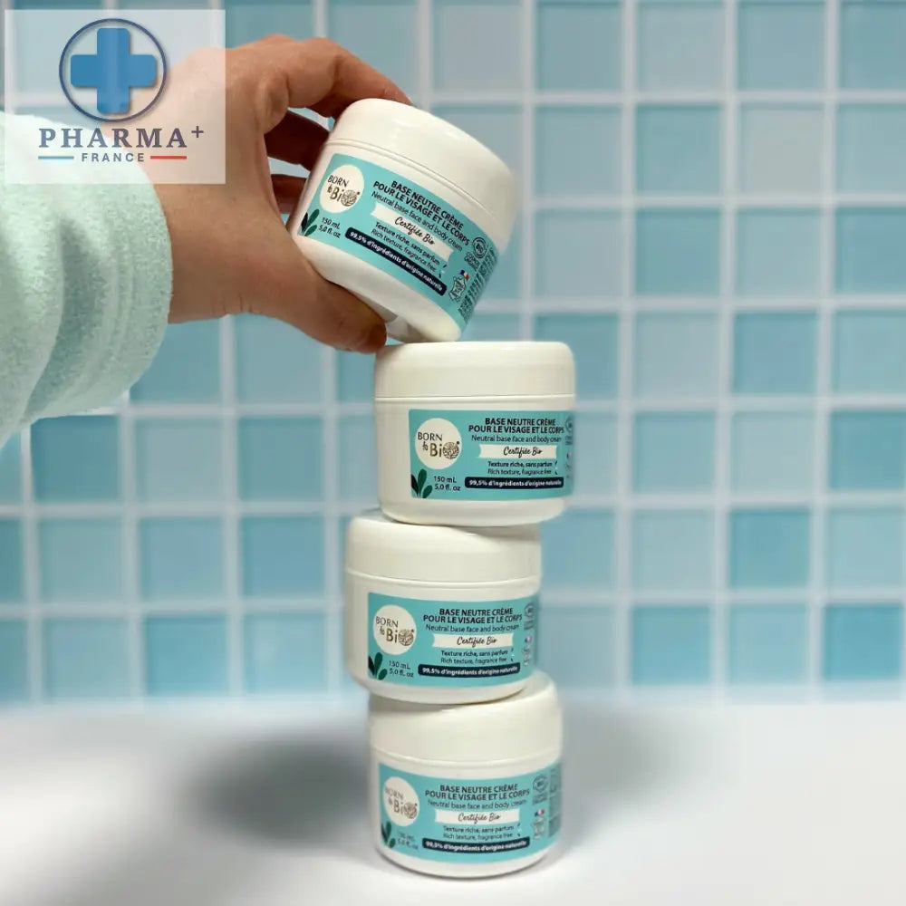 Pot en céramique blanc avec étiquette bleu clair born and raised crème neutre certifiée biologique pour soin quotidien visage et corps 50 ml