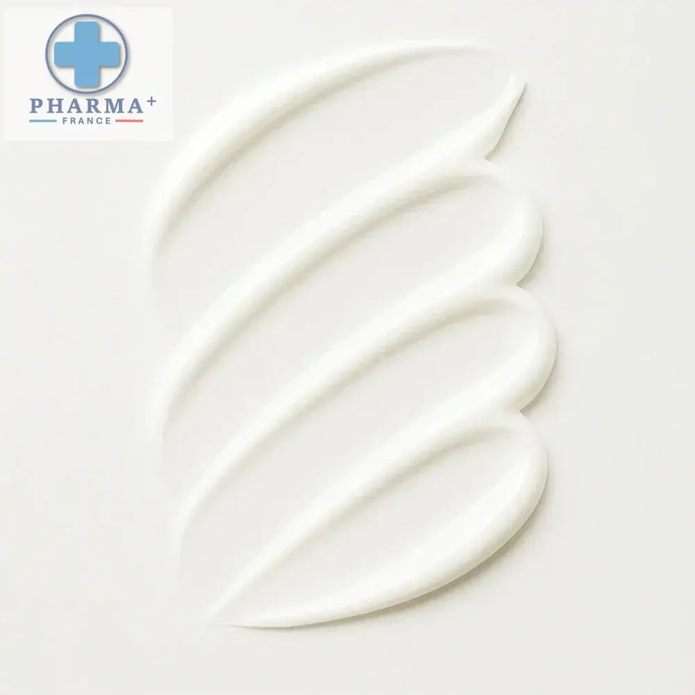 Un échantillon lisse de crème neutre certifiée biologique blanc crème idéal pour soin quotidien visage et corps de pharma france