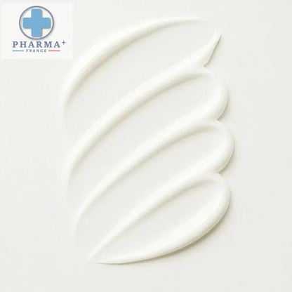 Un échantillon lisse de crème neutre certifiée biologique blanc crème idéal pour soin quotidien visage et corps de pharma france