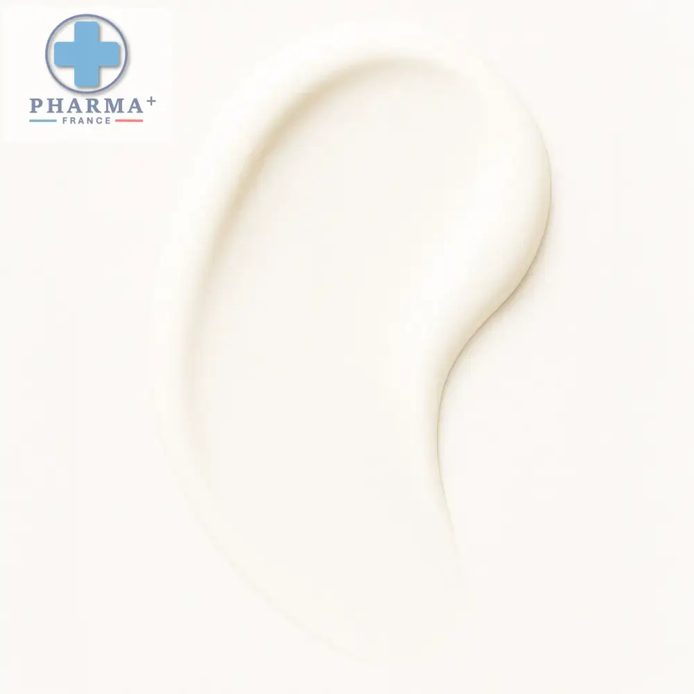 Un swatch lisse et crémeux de lait corporel blanc à l’aloe vera certifié bio pharma france tube 200 ml